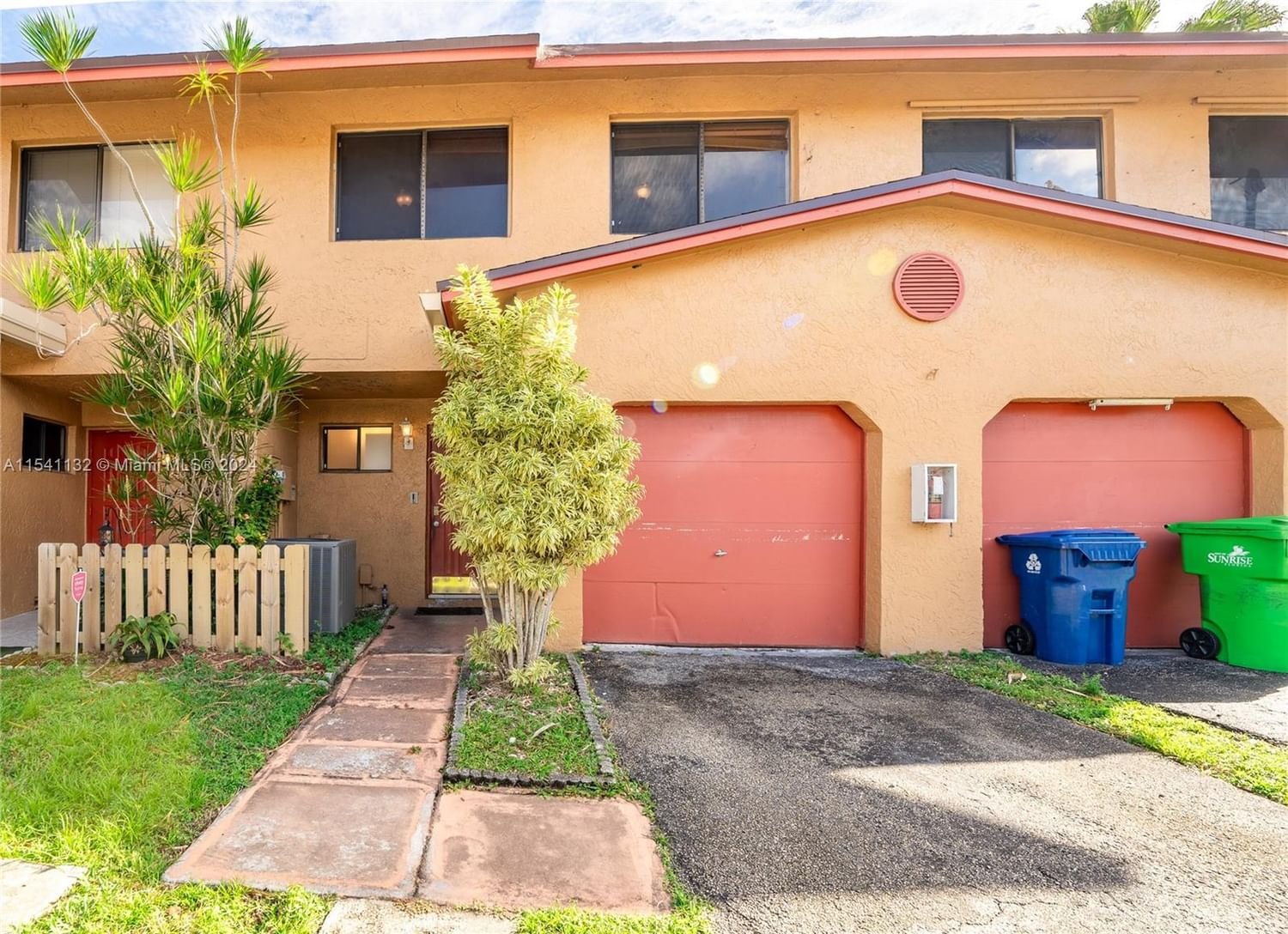 Real estate property located at 8017 29th St #8017, Broward County, FAIRWAYS OF SUNRISE, Sunrise, FL