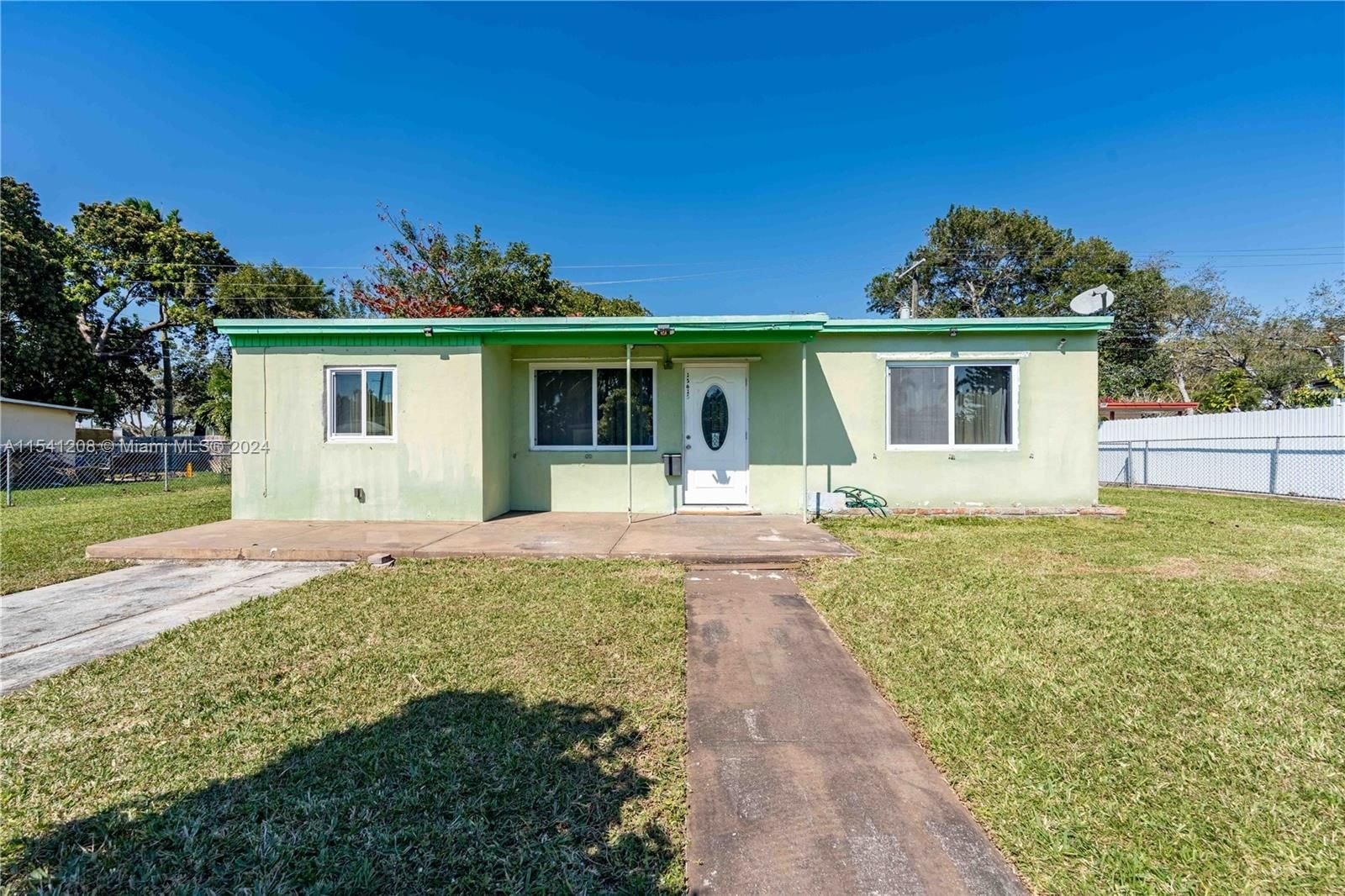 Real estate property located at 15615 289th Ter, Miami-Dade County, DIXIE CUP MANOR, Homestead, FL