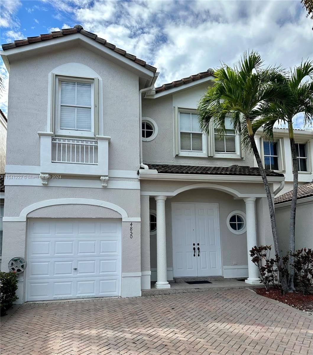 Real estate property located at 4850 108th Pl, Miami-Dade County, SAVANNAH AT DORAL, Doral, FL