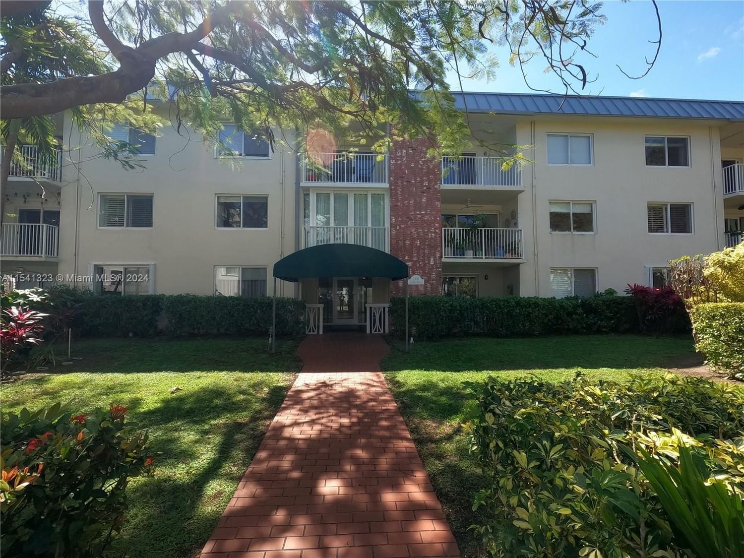 Real estate property located at 240 Galen Dr #216, Miami-Dade County, GALEN DRIVE CONDO APTS, Key Biscayne, FL