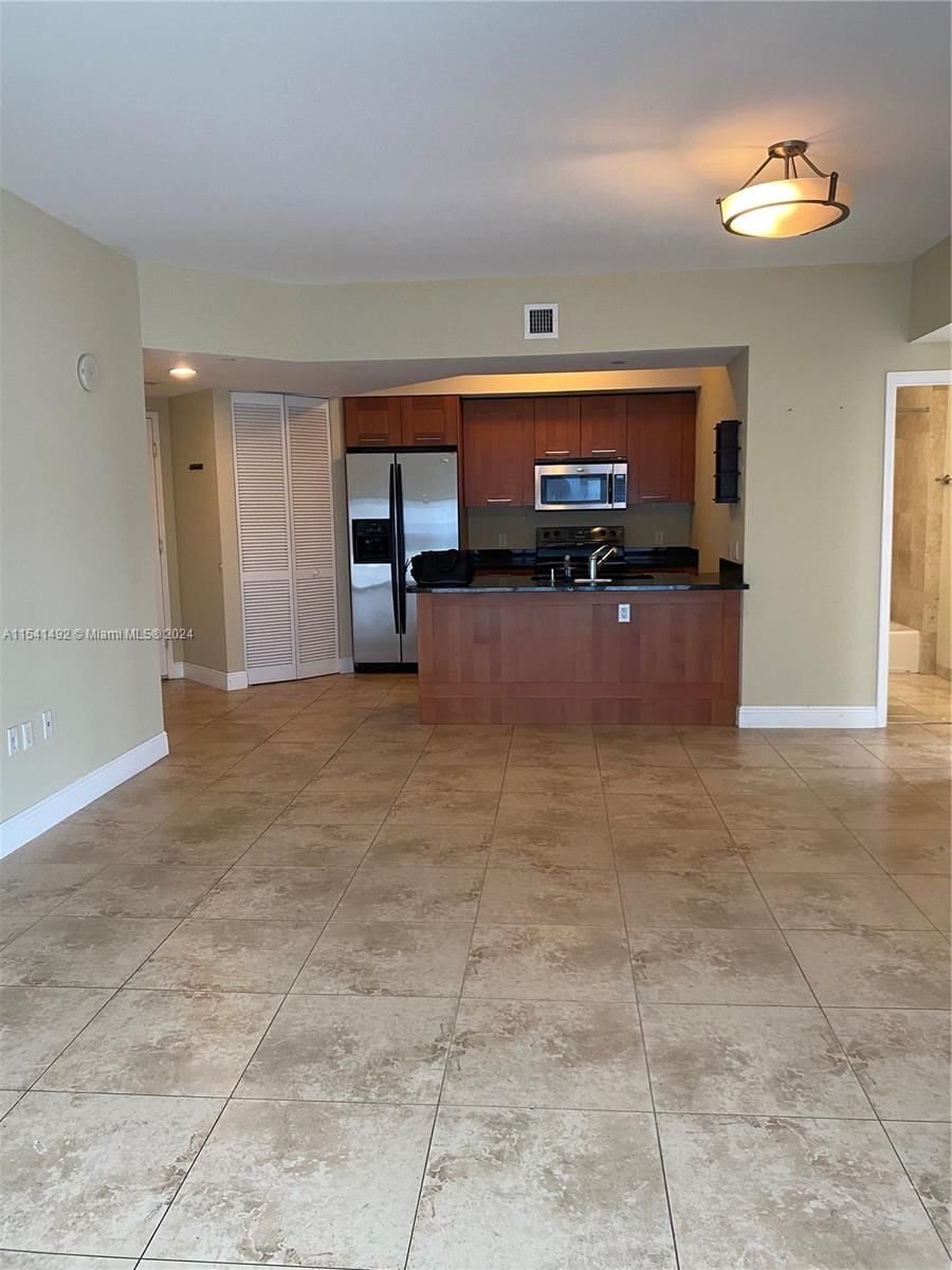 Real estate property located at 4100 Salzedo St #513, Miami-Dade County, ONE VILLAGE PLACE CONDO, Coral Gables, FL