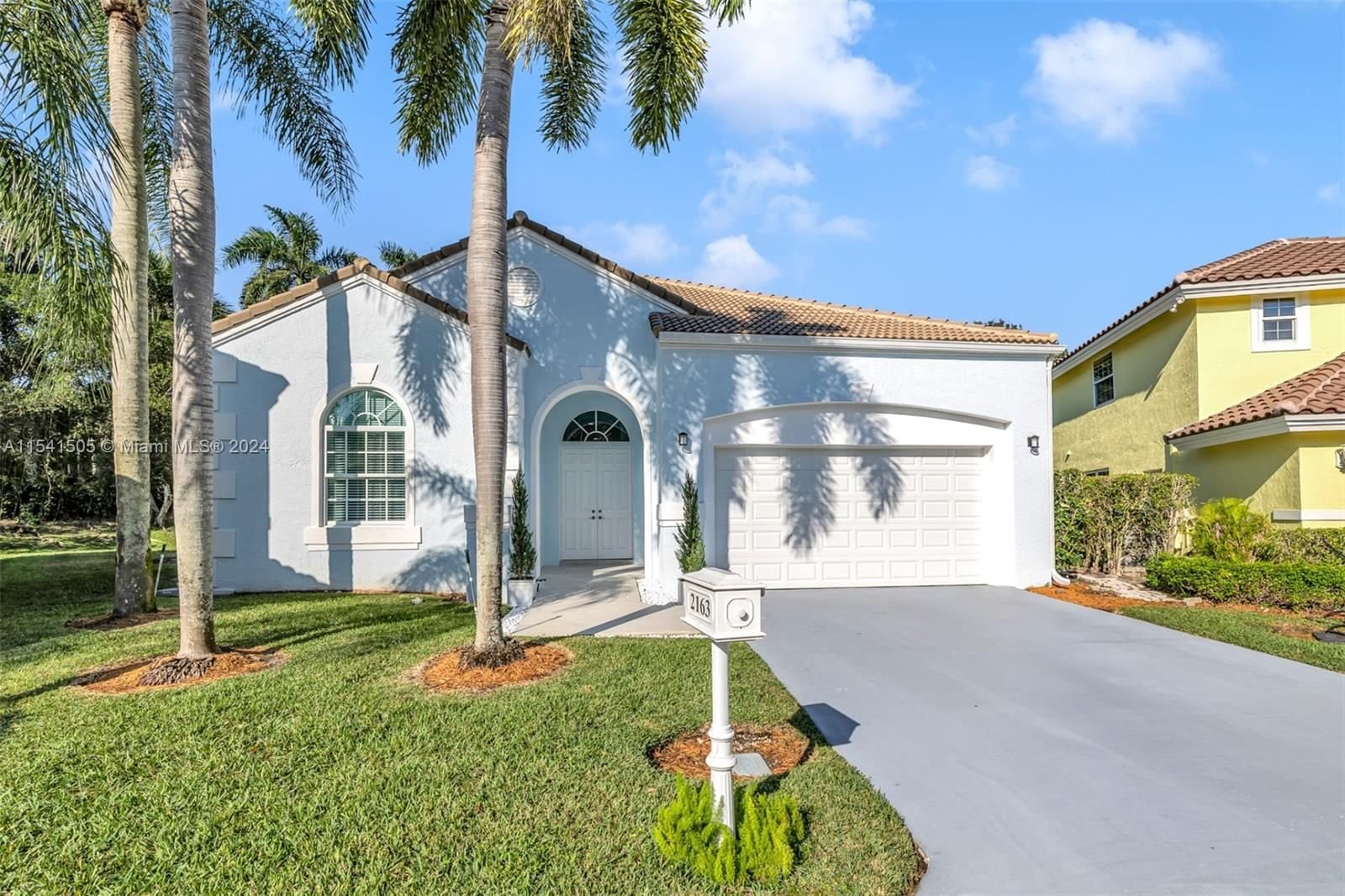 Real estate property located at 2163 Bay Ct, Broward County, COUNTRY ISLES COVE, Weston, FL