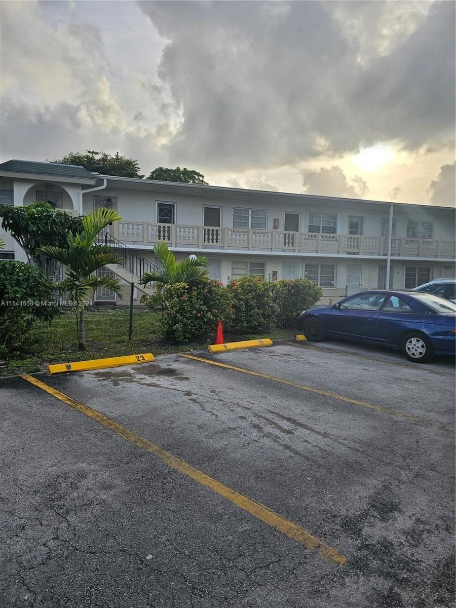 Real estate property located at 20120 2nd Ave W23, Miami-Dade County, RO-MONT SOUTH GREEN CONDO, Miami Gardens, FL
