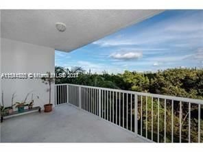 Real estate property located at 15051 Royal Oaks Ln #305, Miami-Dade County, THE OAKS I CONDO, North Miami, FL