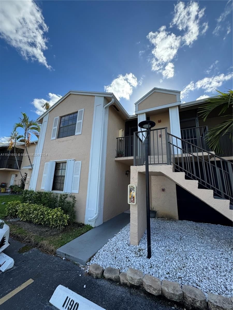 Real estate property located at 1190 Washington Cir #1190I, Miami-Dade County, LAKESHORE CONDO 11, Homestead, FL