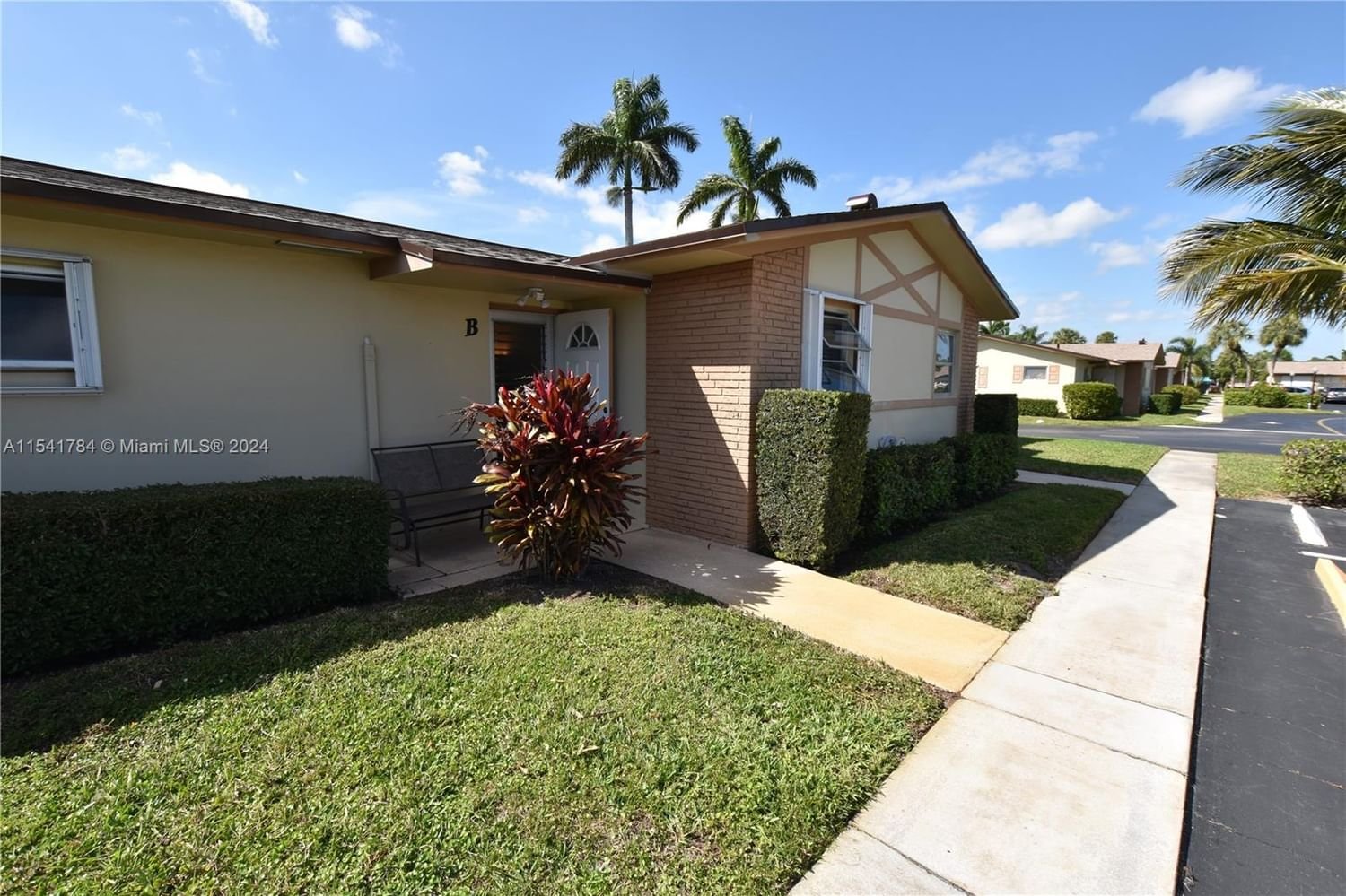 Real estate property located at 2882 Crosley Drive W B, Palm Beach County, CRESTHAVEN VILLAS 16 COND, West Palm Beach, FL