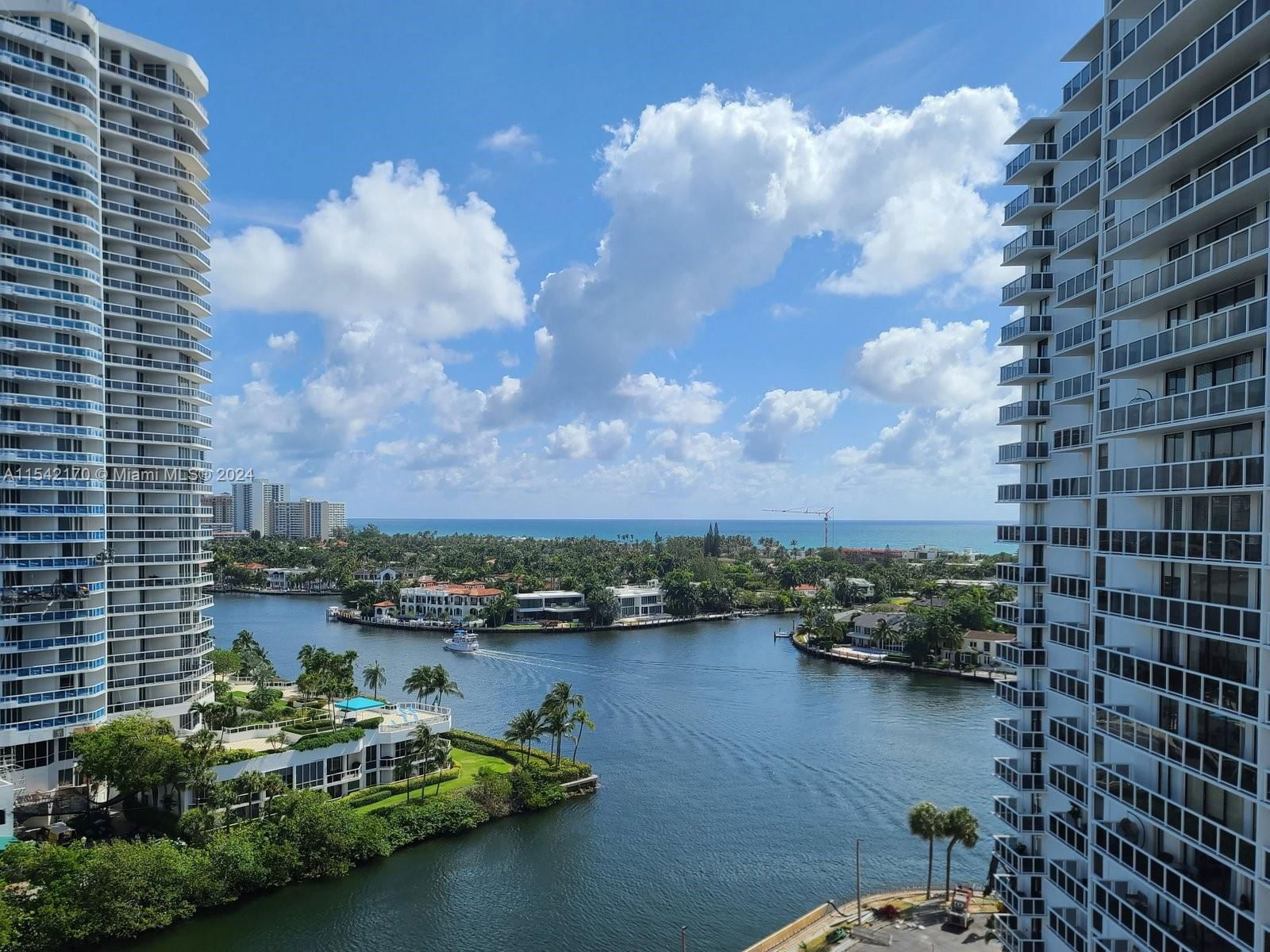 Real estate property located at 20505 Country Club Dr #1434, Miami-Dade, WATERVIEW CONDO, Aventura, FL