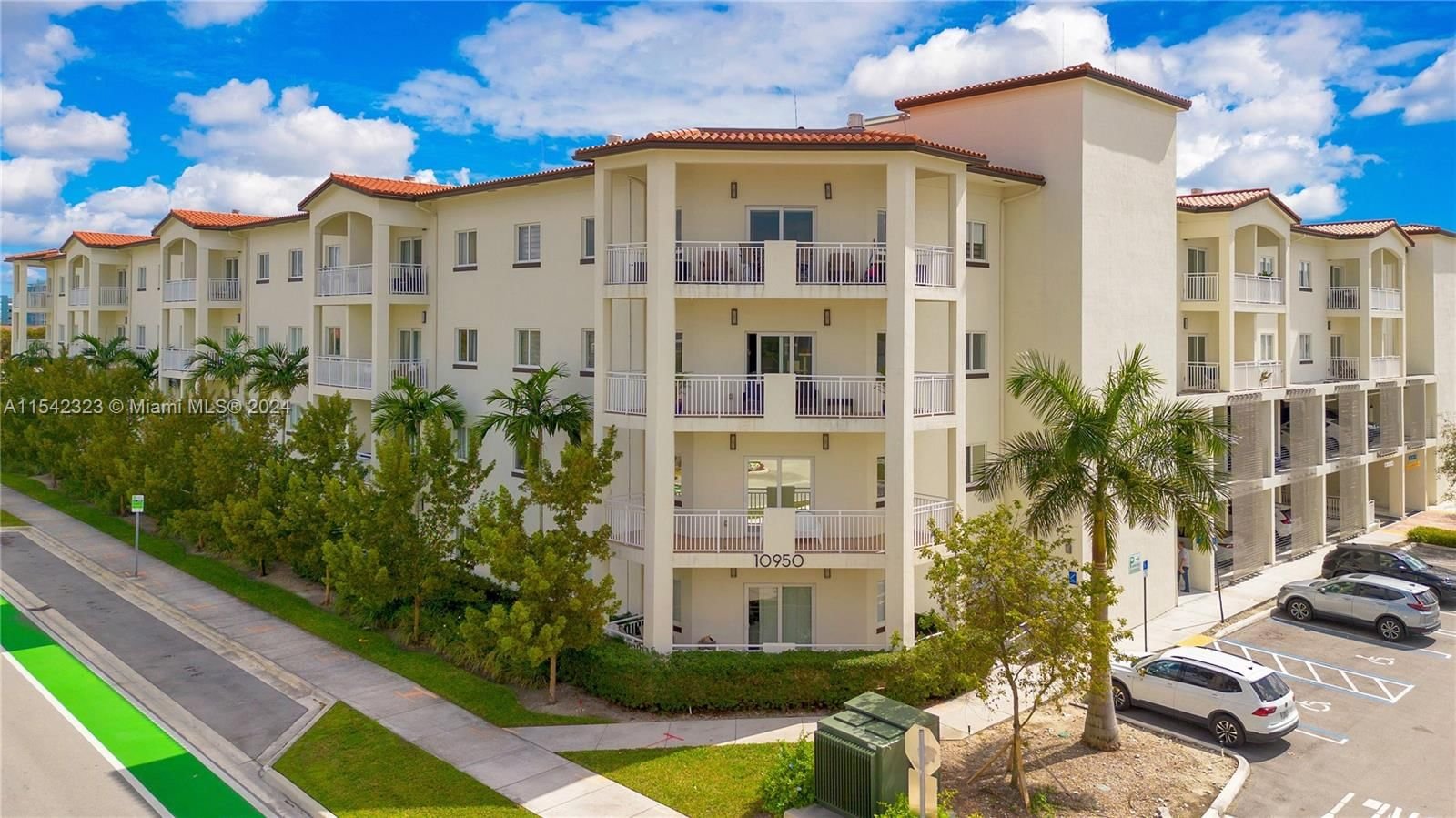 Real estate property located at 10950 82nd St #401, Miami-Dade County, ISLANDS AT DORAL 1ST ADDI, Doral, FL