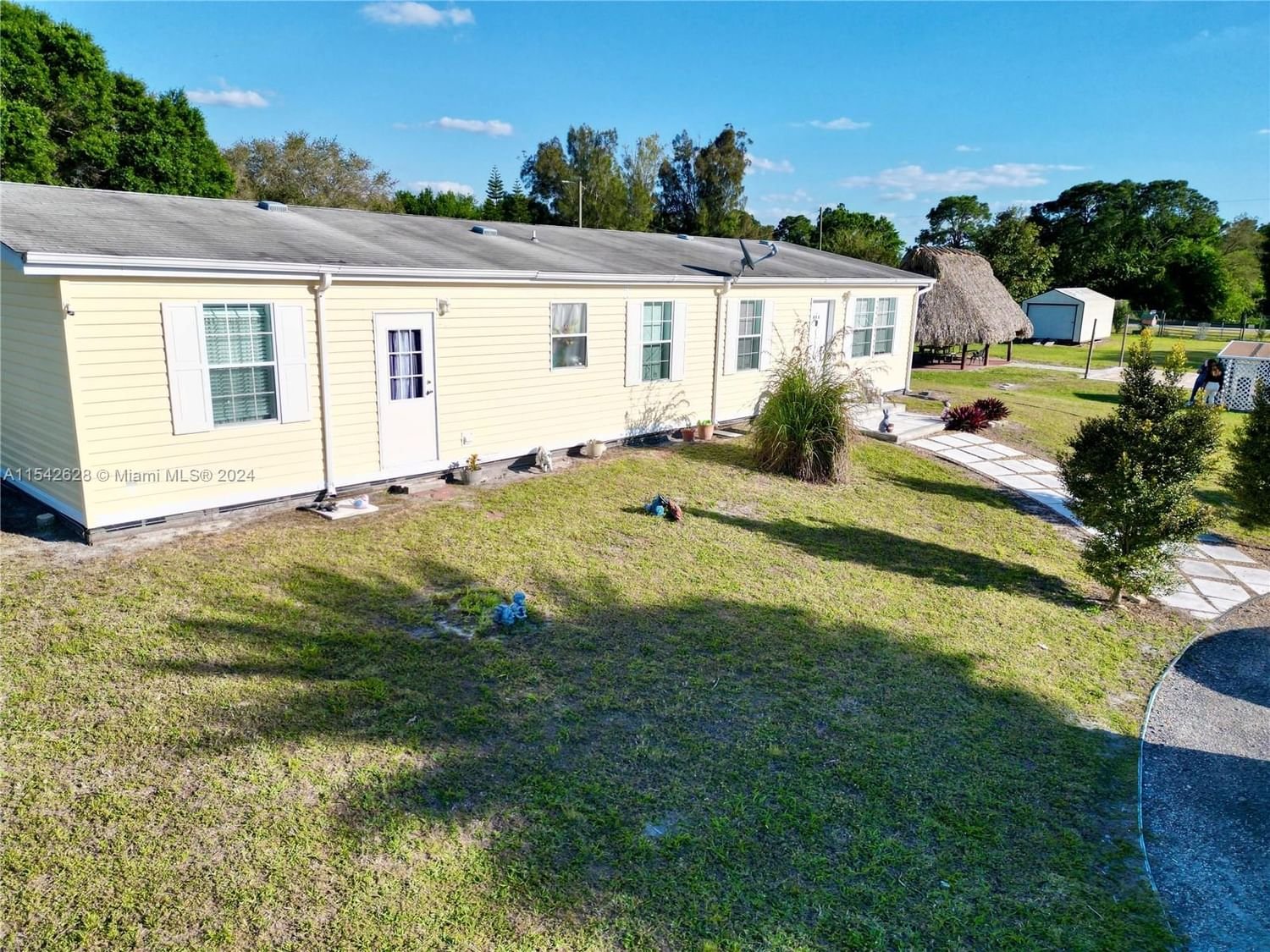 Real estate property located at 403 HORSE CLUB AVE, Hendry County, MONTURA RANCH, Clewiston, FL