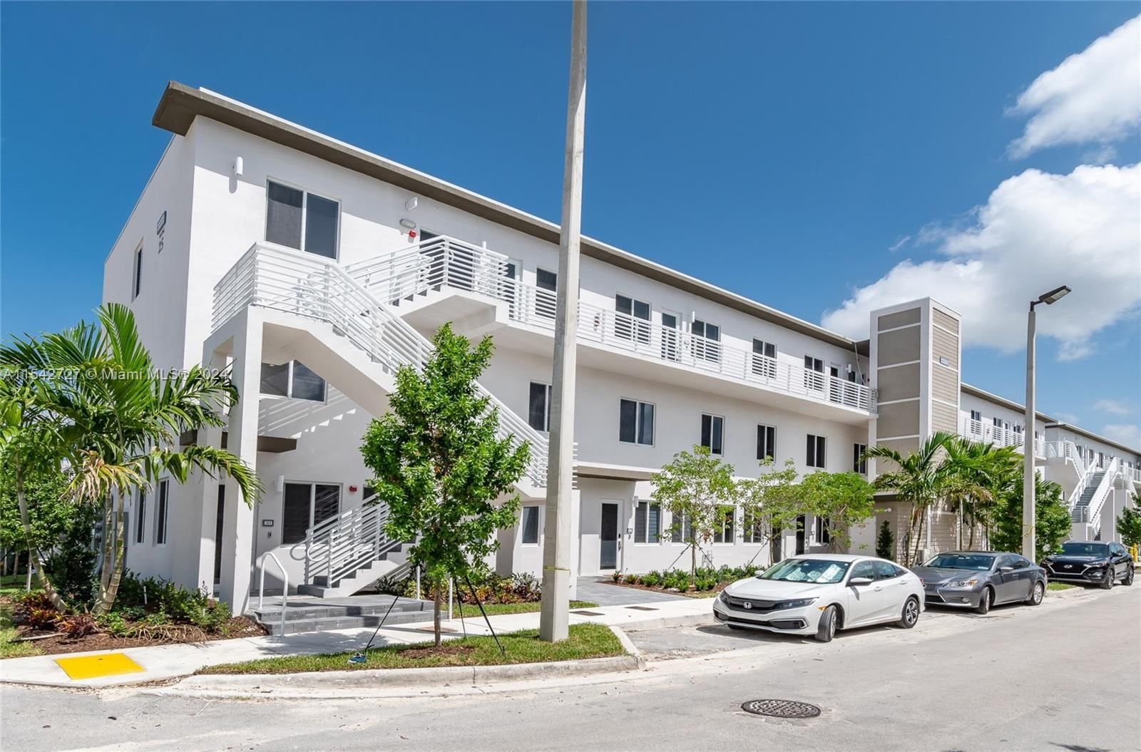 Real estate property located at 6450 102 Path #303, Miami-Dade County, LANDMARK AT DORAL CONDO 6, Doral, FL