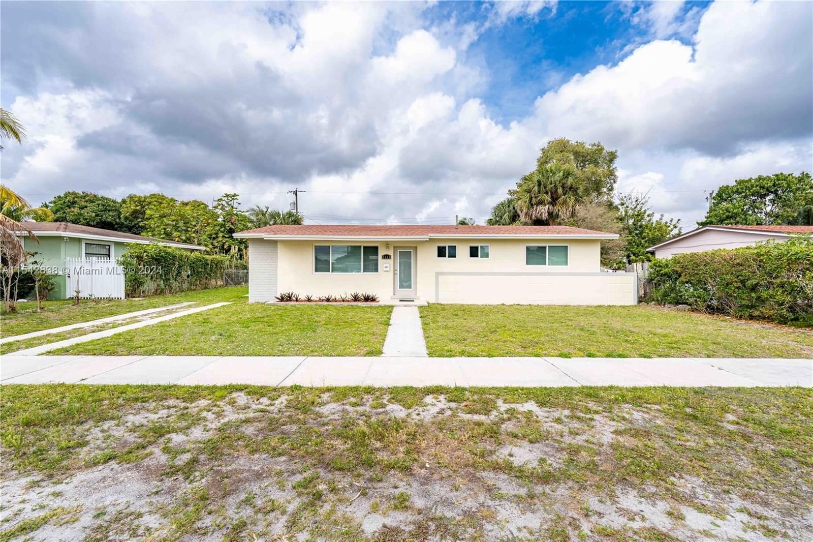 Real estate property located at 2345 182nd Ter, Miami-Dade County, HALL CREST GDNS, Miami Gardens, FL