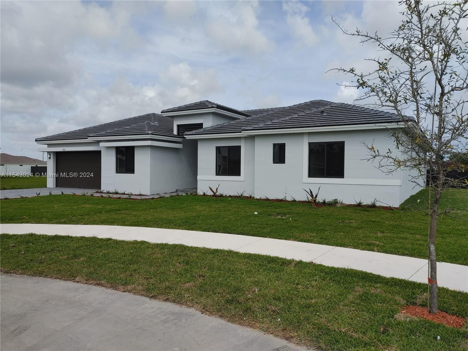 Real estate property located at 15561 159 Terr, Miami-Dade County, JENNY JUNE, Miami, FL