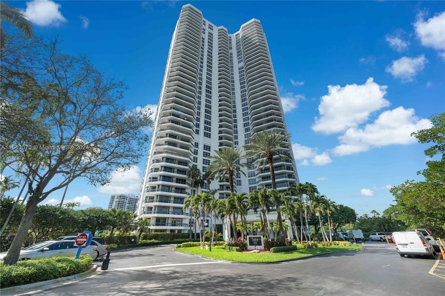 Real estate property located at 3500 Mystic Pointe Dr #3502, Miami-Dade County, MYSTIC POINTE TOWER 400 C, Aventura, FL