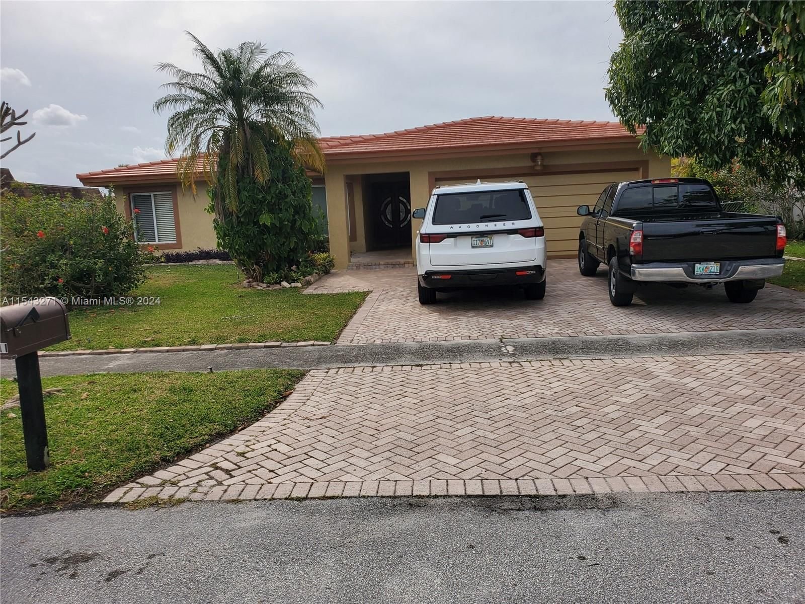 Real estate property located at 8211 68th Ave, Broward County, SUNFLOWER, Tamarac, FL