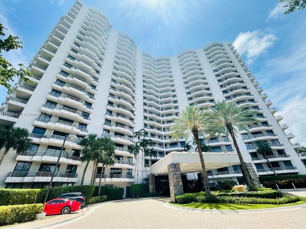 Real estate property located at 3300 191st St #817, Miami-Dade County, PARC CENTRAL AVENTURA SOU, Aventura, FL