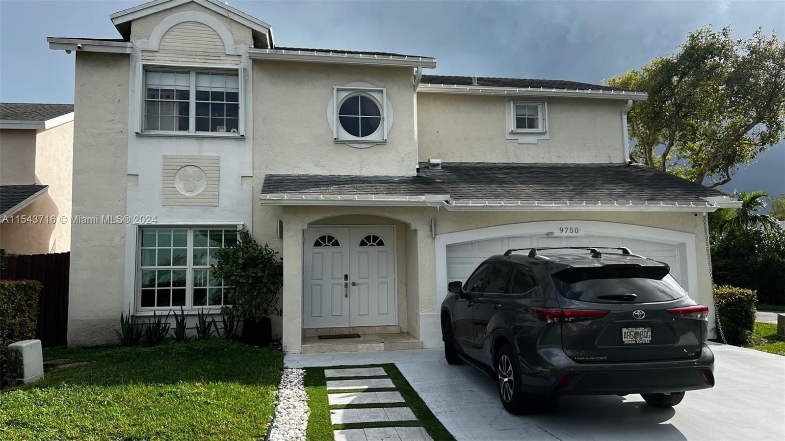 Real estate property located at 9750 51st Ln, Miami-Dade County, DORAL LAKES, Doral, FL