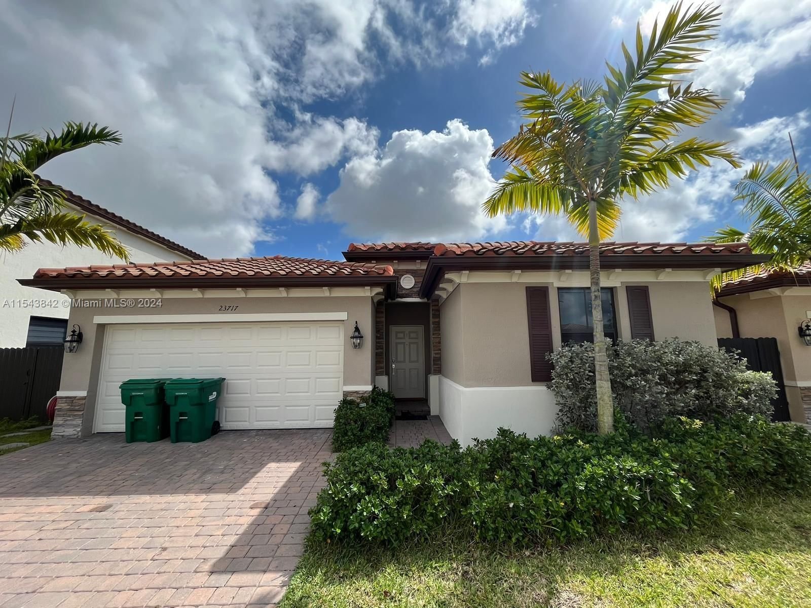 Real estate property located at 23717 116th Ct, Miami-Dade County, SILVER PALMS MIDTOWN, Homestead, FL