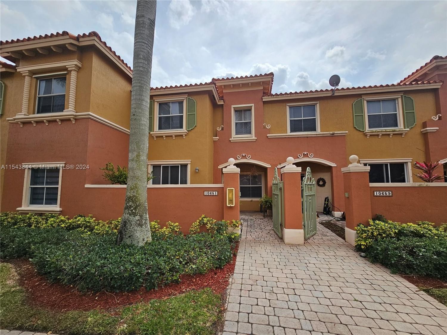 Real estate property located at 10651 7th St #1807, Broward, HAMPTON ISLES CONDO, Pembroke Pines, FL