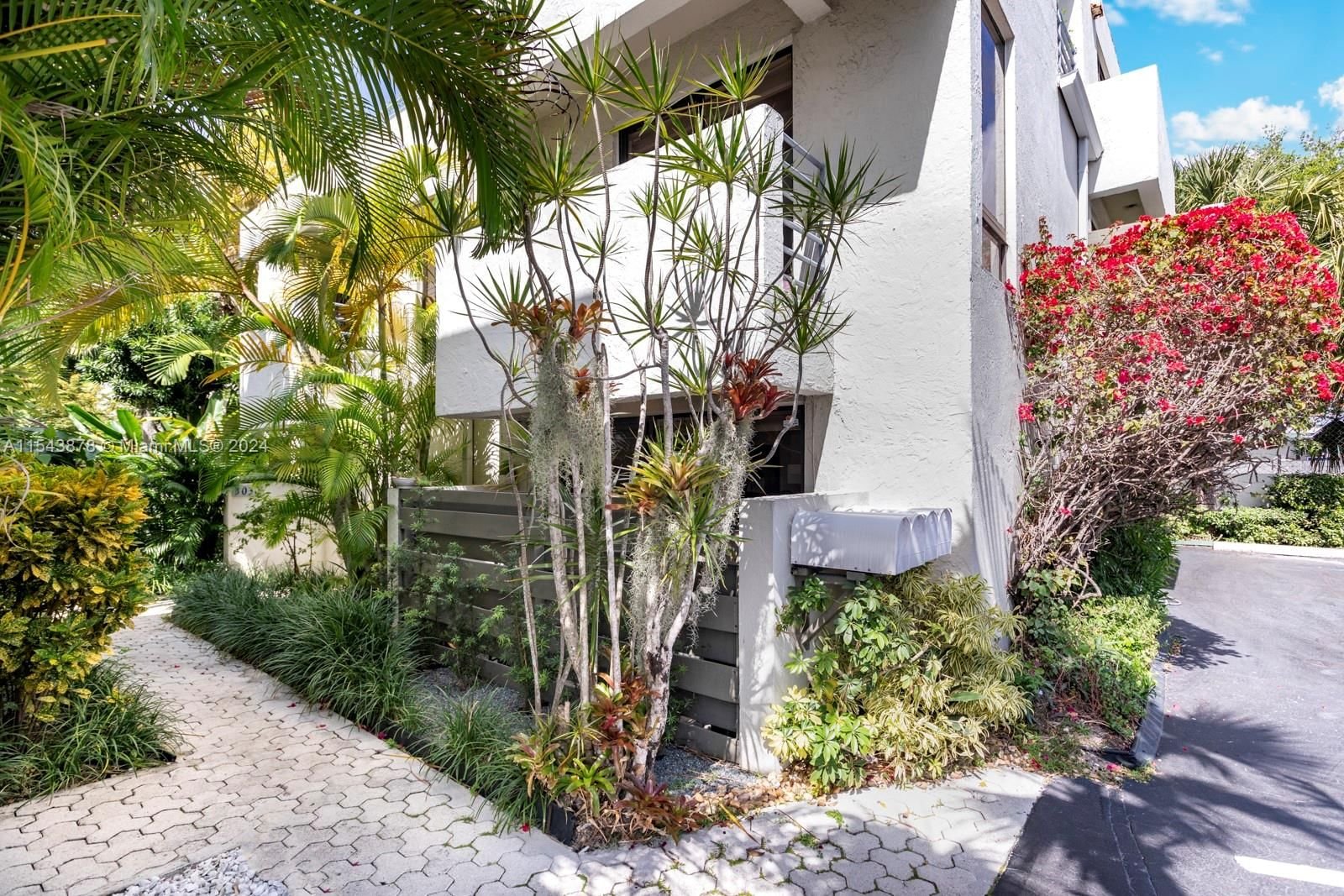 Real estate property located at 3030 27th Ave #2, Miami-Dade County, MALCOLM PEACOCKS, Miami, FL