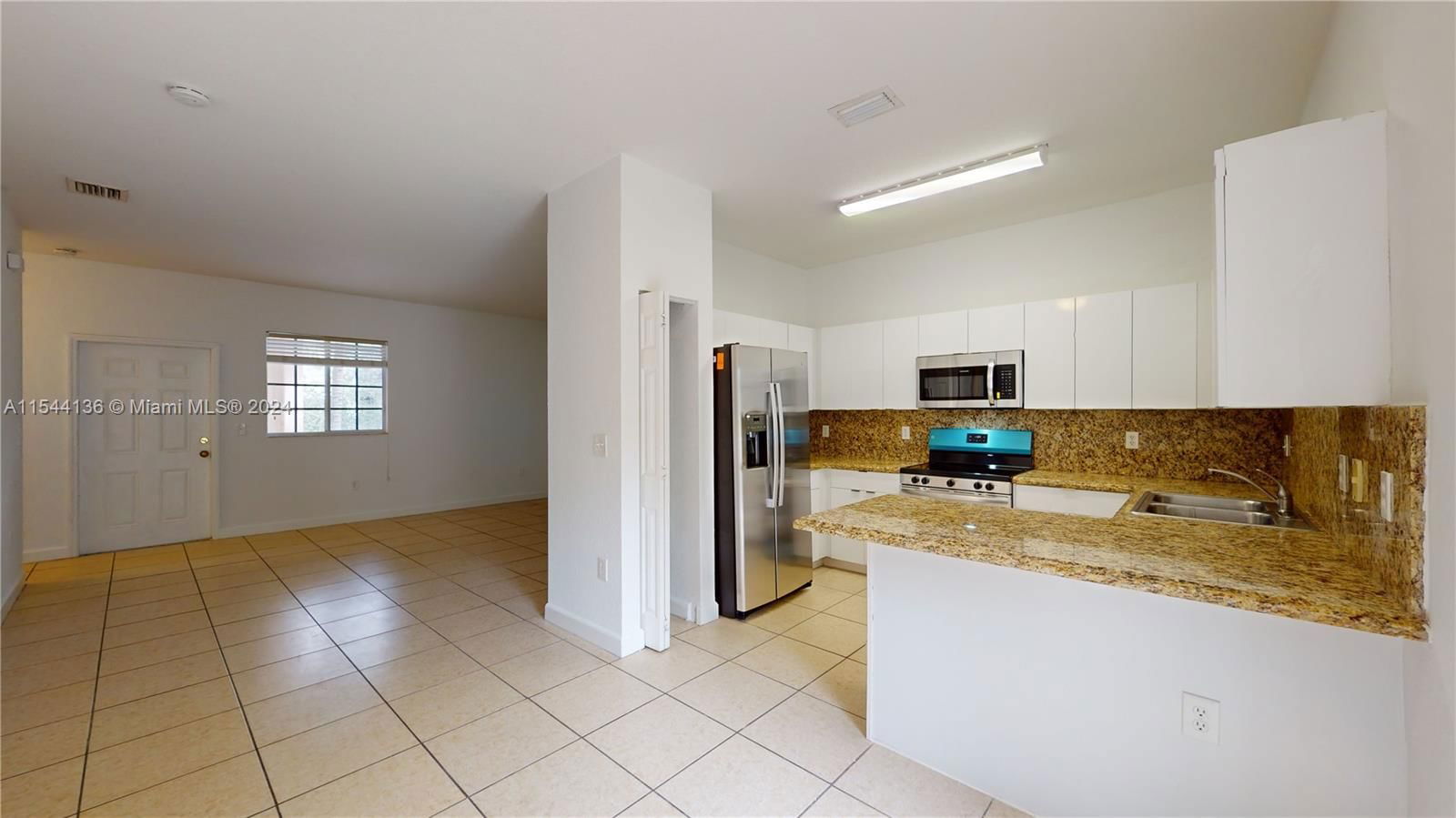 Real estate property located at 372 26th Pl #205, Miami-Dade, CARIBBEAN ISLES VILLAS CO, Homestead, FL