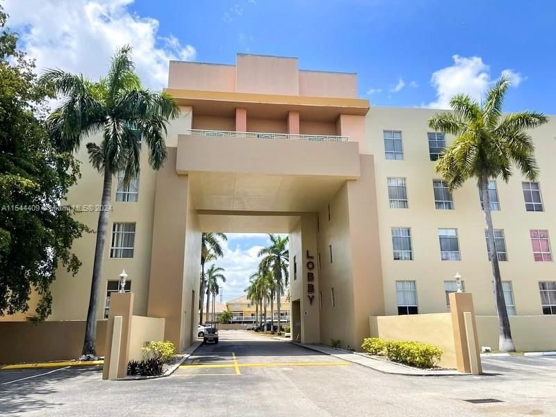 Real estate property located at 7420 20th Ave #355, Miami-Dade County, ROYAL PALMS CONDO, Hialeah, FL