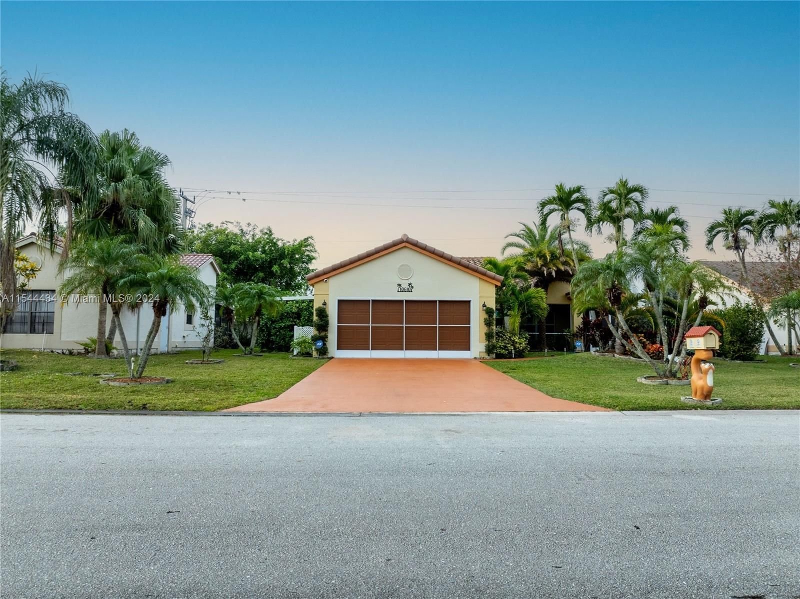 Real estate property located at 10610 70 St, Broward County, WESTWOOD COMMUNITY 7, Tamarac, FL