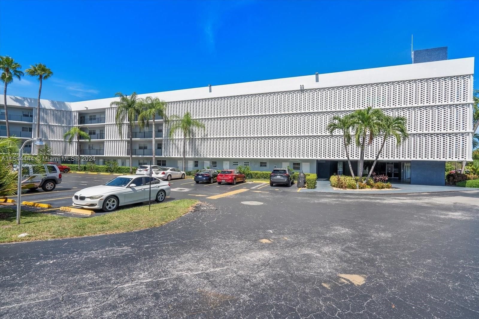 Real estate property located at 875 195th St #413, Miami-Dade County, AZURE LAKE CONDO, Miami, FL