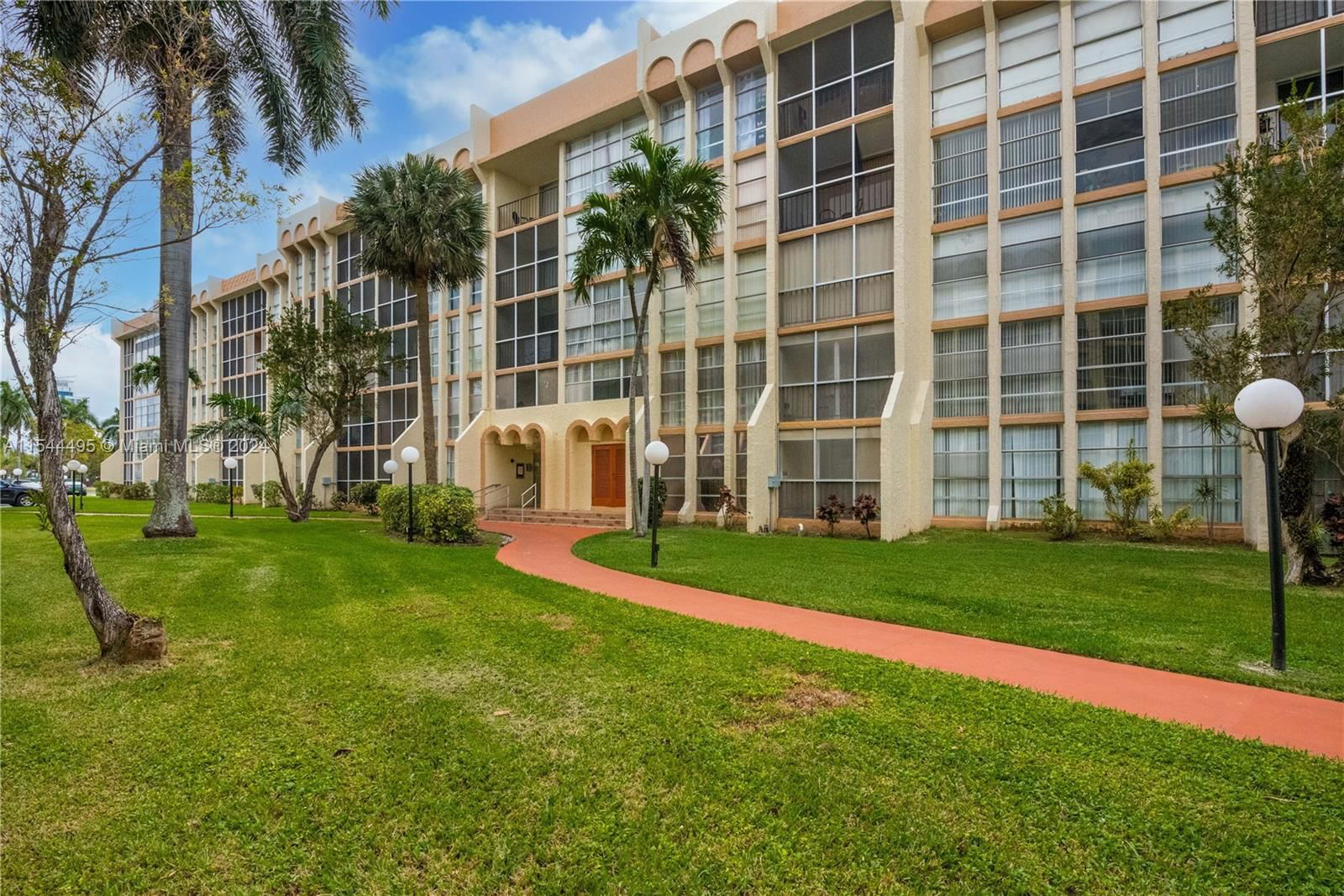 Real estate property located at 851 Three Islands Blvd #114, Broward County, DESOTO PARK CONDO, Hallandale Beach, FL