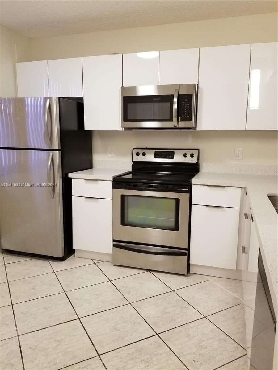 Real estate property located at 1721 Whitehall Dr #402, Broward County, CONDO 18 OF WHITEHALL CON, Davie, FL