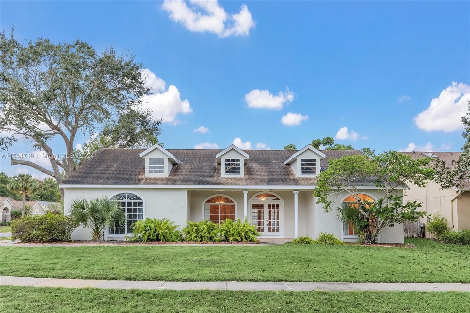 Real estate property located at 12775 Forestedge Cir, Orange County, Waterford Lakes, Orlando, FL