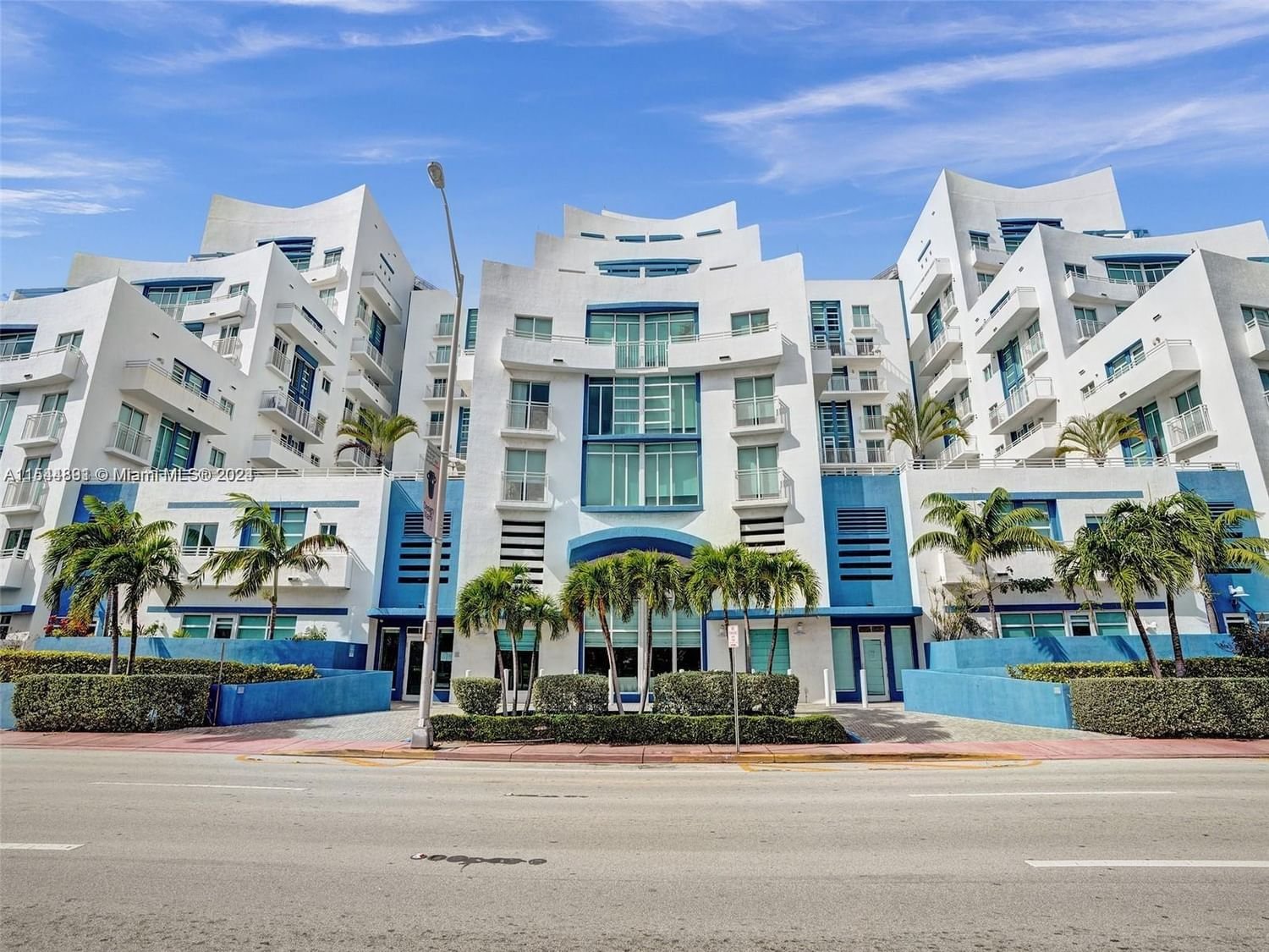 Real estate property located at 7600 Collins Ave #1006, Miami-Dade County, OCEANBLUE CONDO OF MIAMI, Miami Beach, FL