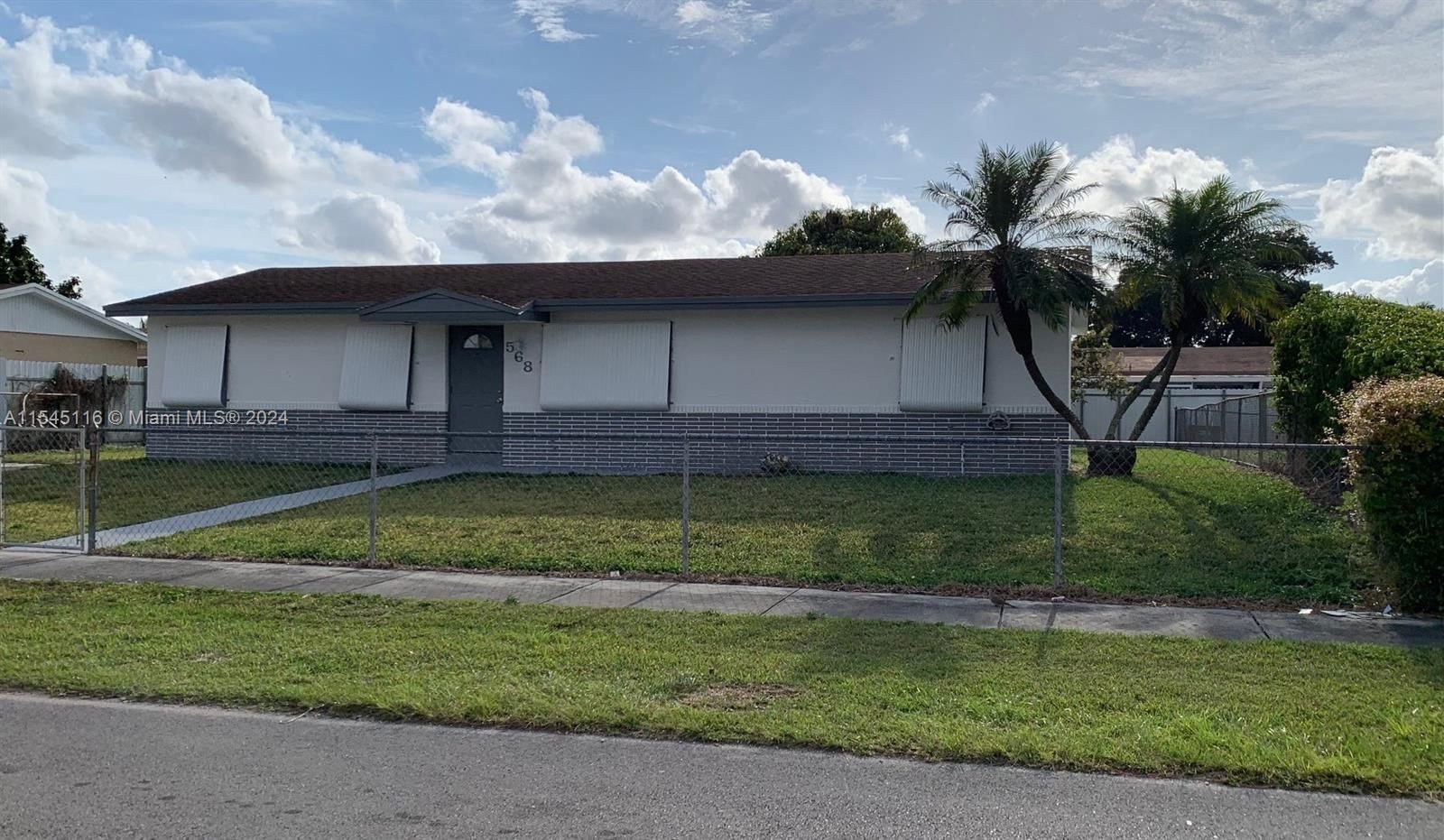 Real estate property located at 568 17th Ave, Miami-Dade County, AVOCADO VILLAS, Homestead, FL