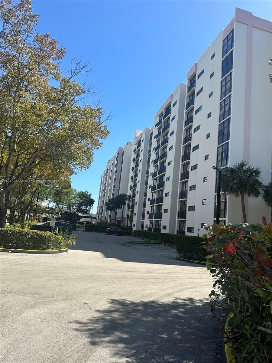 Real estate property located at 16909 Bay Rd #116, Miami-Dade County, PLAZA OF AMERICAS CONDO P, Sunny Isles Beach, FL