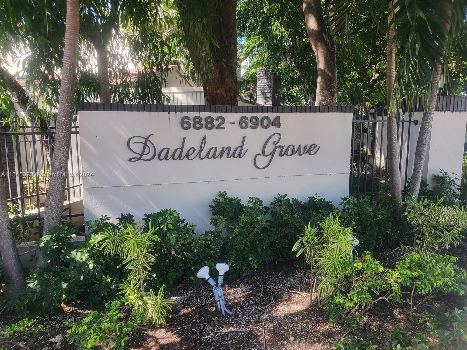 Real estate property located at 6900 Kendall Dr A303, Miami-Dade County, DADELAND GROVE CONDO, Pinecrest, FL
