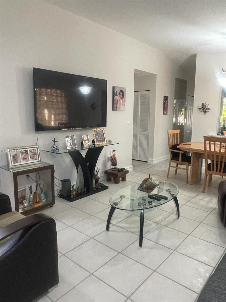 Real estate property located at 681 78th Ter #206, Broward County, COVE AT FRENCH VILLAS, Pembroke Pines, FL