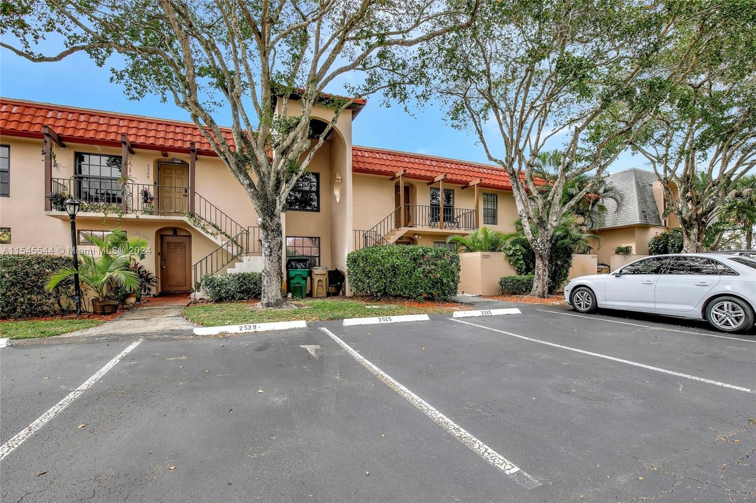 Real estate property located at 2525 74th Ter #120, Broward County, NOVA NORTH CONDOMINIUM 3, Davie, FL