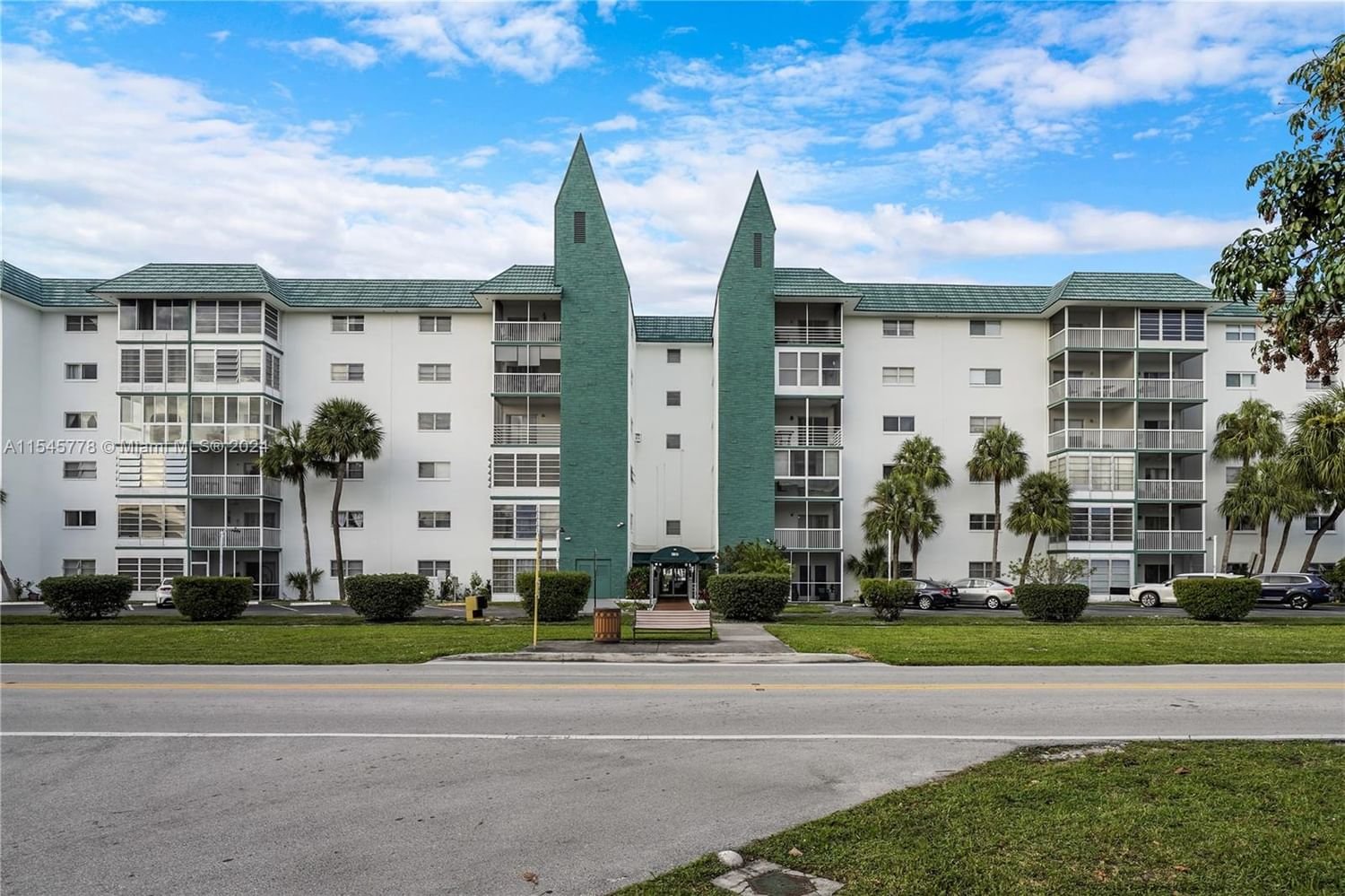 Real estate property located at 4751 21st St #508, Broward County, CASTLE APARTMENTS 12 COND, Lauderhill, FL