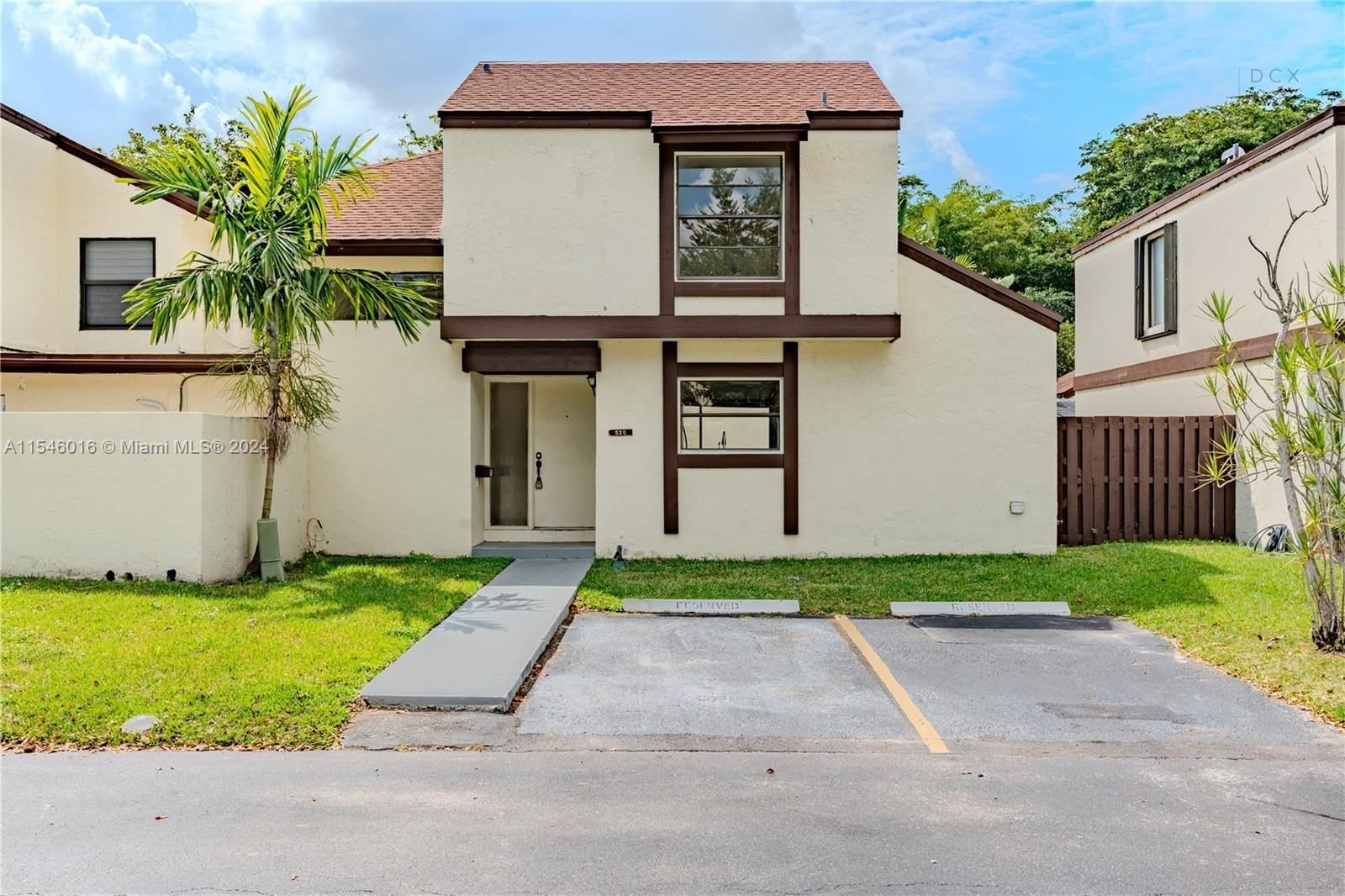 Real estate property located at 520 99th Pl #520, Miami-Dade County, SPRING LAKES VILLAGE PHAS, Miami, FL