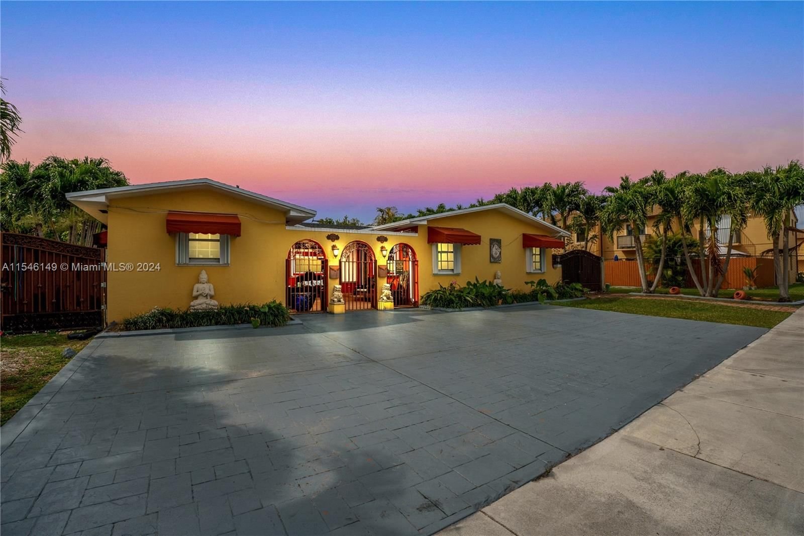 Real estate property located at 9780 37th Ter, Miami-Dade County, LANTERN MANOR, Miami, FL