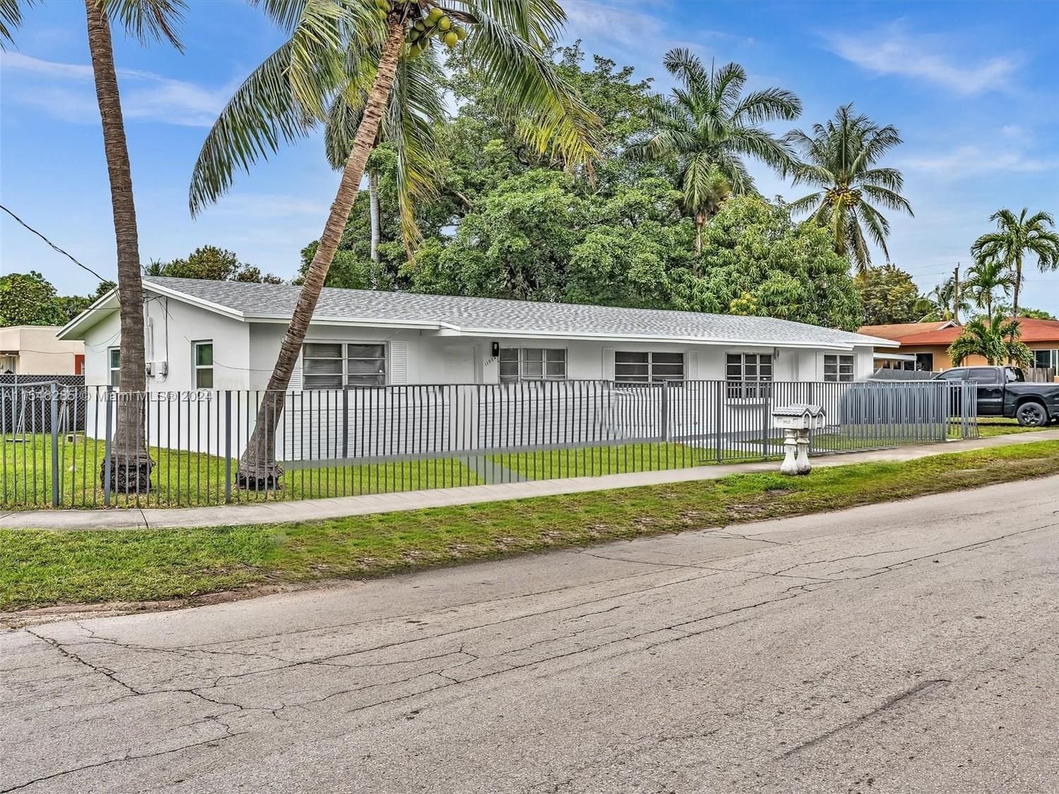 Real estate property located at 11002 13th Ave, Miami-Dade County, BISCAYNE SHORES CORR PLAT, Miami, FL