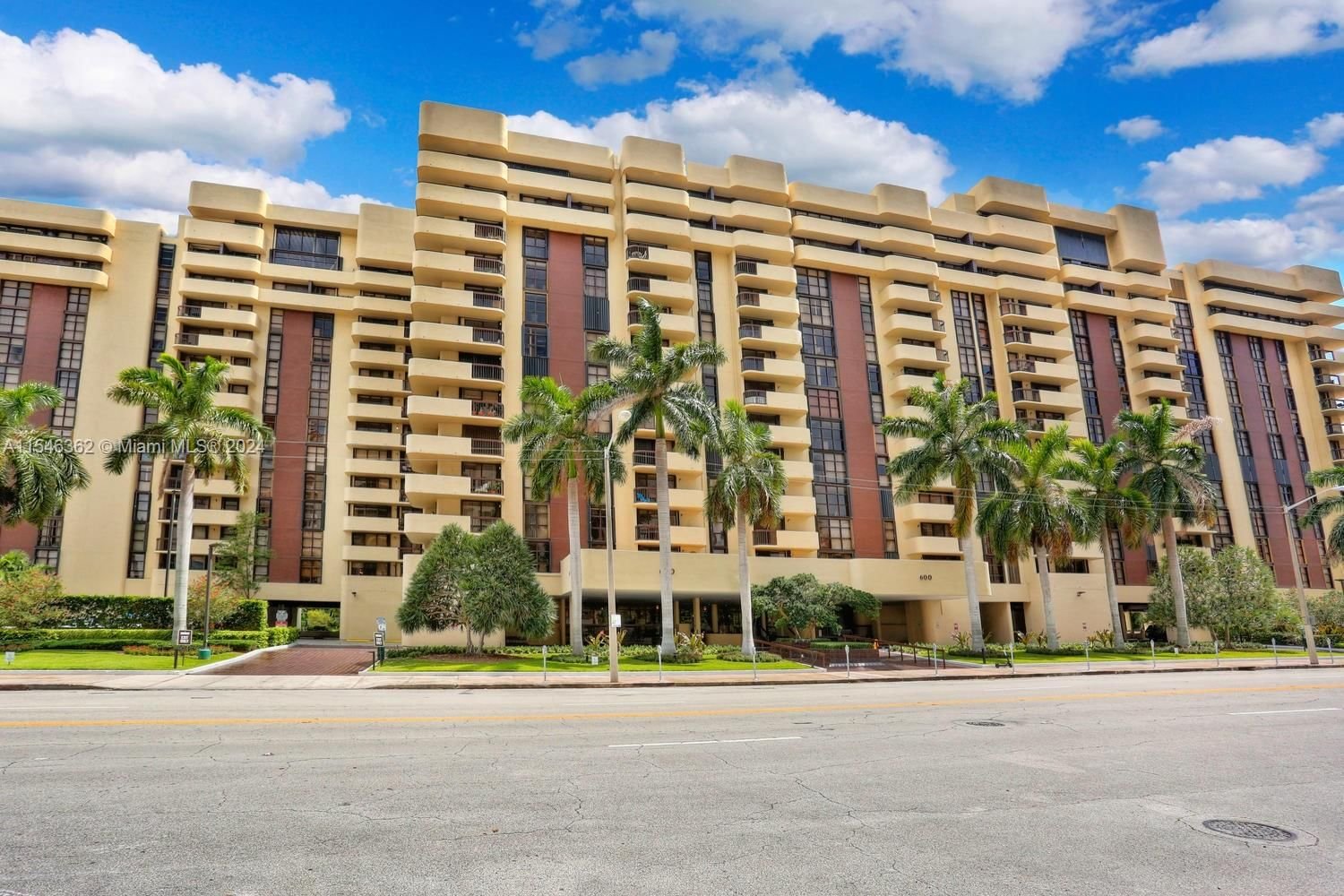 Real estate property located at 600 Biltmore Way #216, Miami-Dade County, BILTMORE II CONDO, Coral Gables, FL