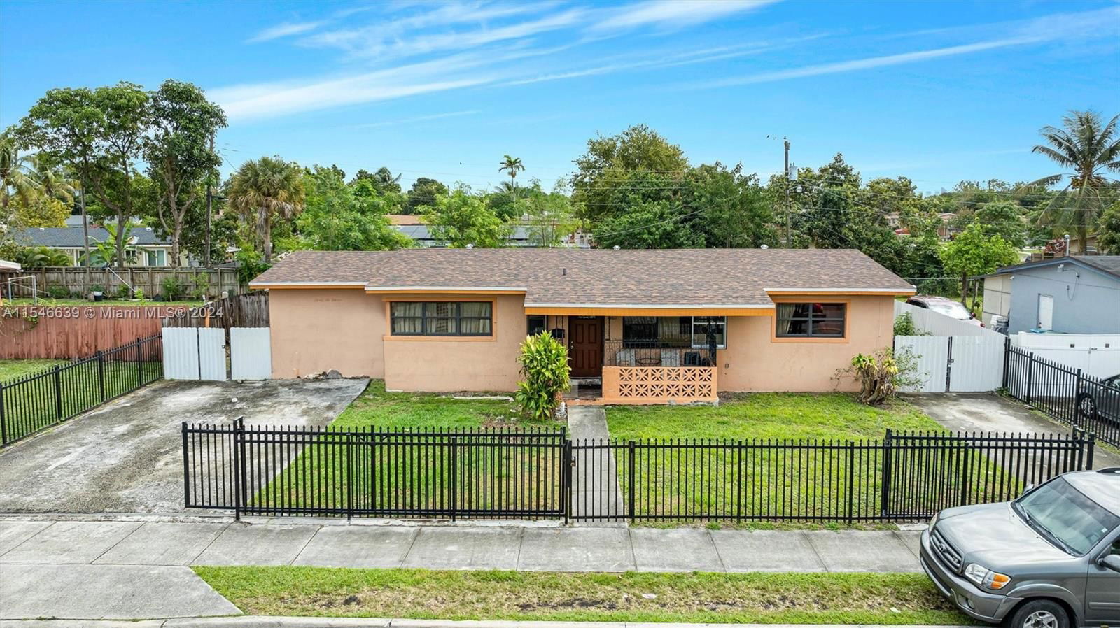 Real estate property located at 19611 7th Ave, Miami-Dade County, SIERRA MIRADA, Miami Gardens, FL