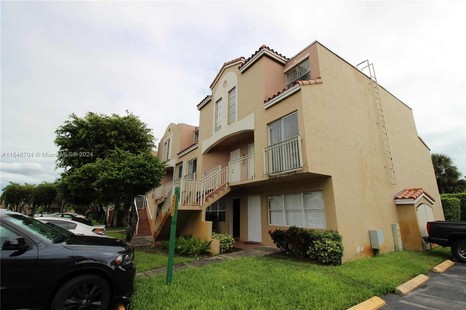 Real estate property located at 8670 6th Ln #4-210, Miami-Dade County, CORAL POINTE TOWNHOMES CO, Miami, FL