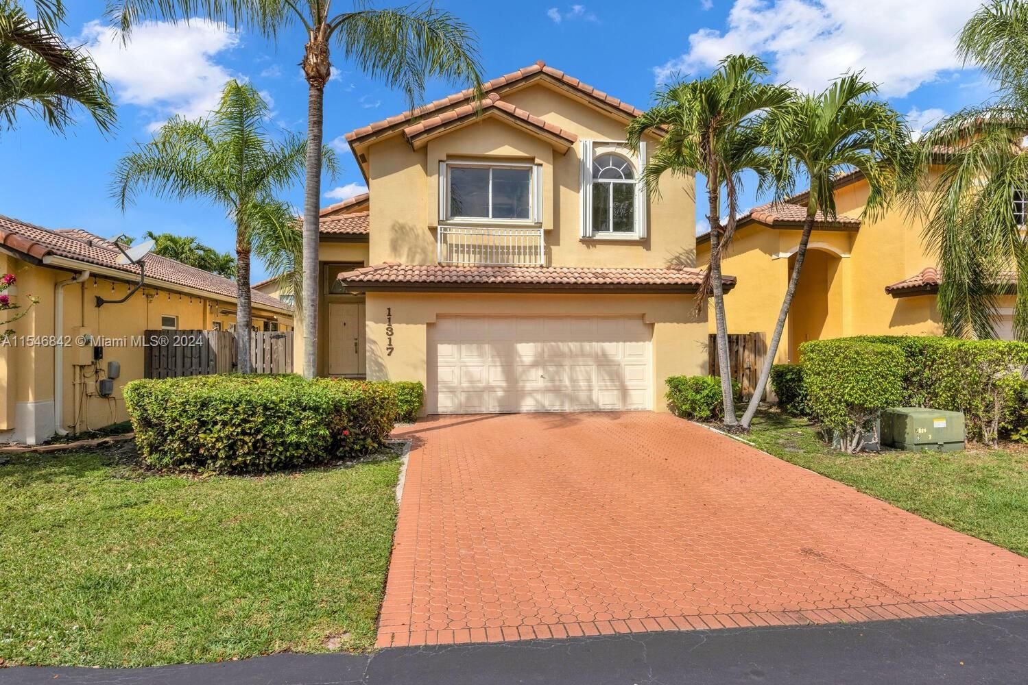 Real estate property located at 11317 52nd Ln, Miami-Dade County, DORAL LANDINGS EAST, Doral, FL