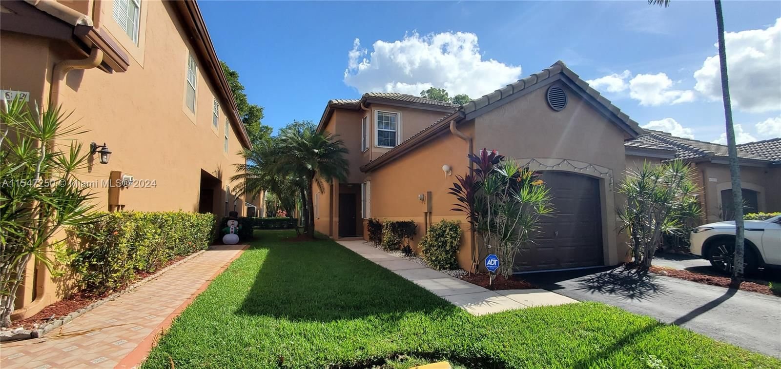Real estate property located at 1376 Barcelona Way #1-25, Broward County, SECTORS 3 & 4 BOUNDARY PL, Weston, FL