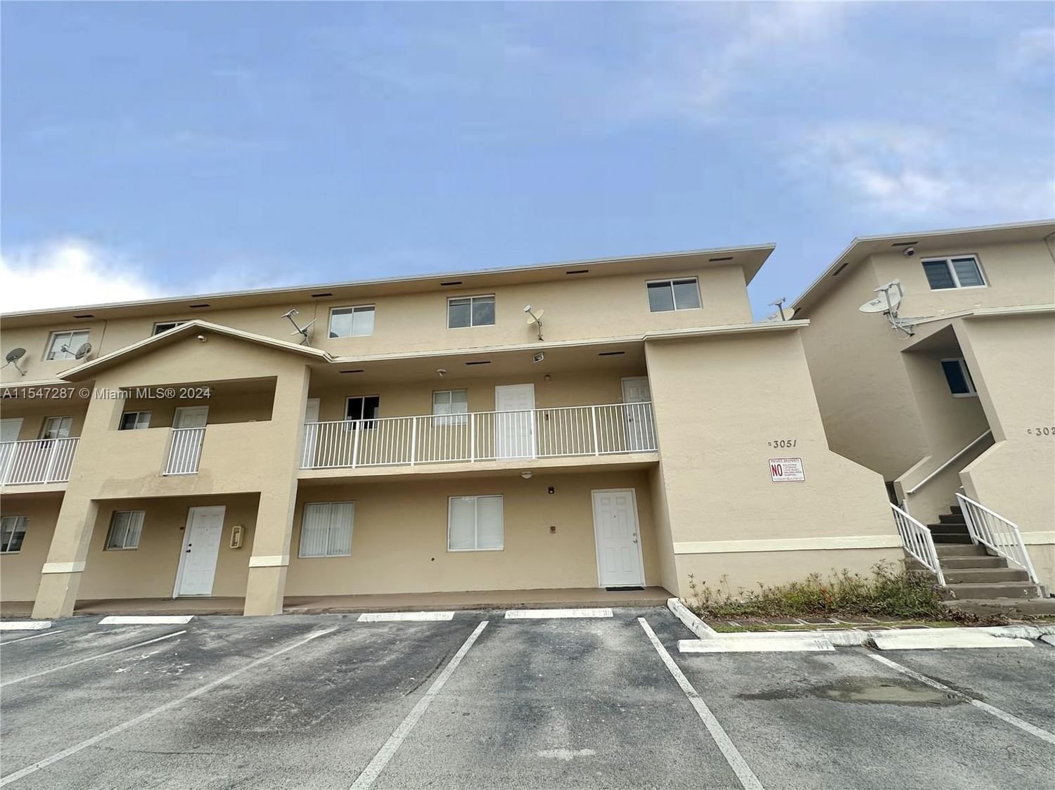 Real estate property located at 3051 76th St D-211, Miami-Dade County, VILLA VERANDA CONDO, Hialeah, FL