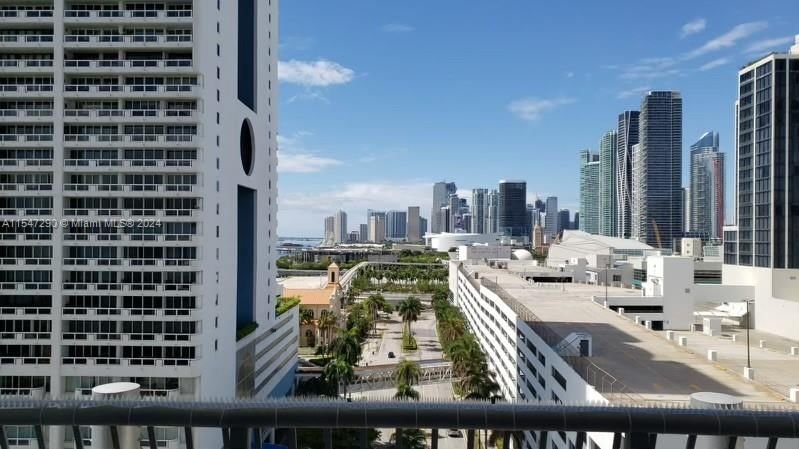 Real estate property located at 1750 Bayshore Dr #1408, Miami-Dade County, OPERA TOWER CONDO, Miami, FL