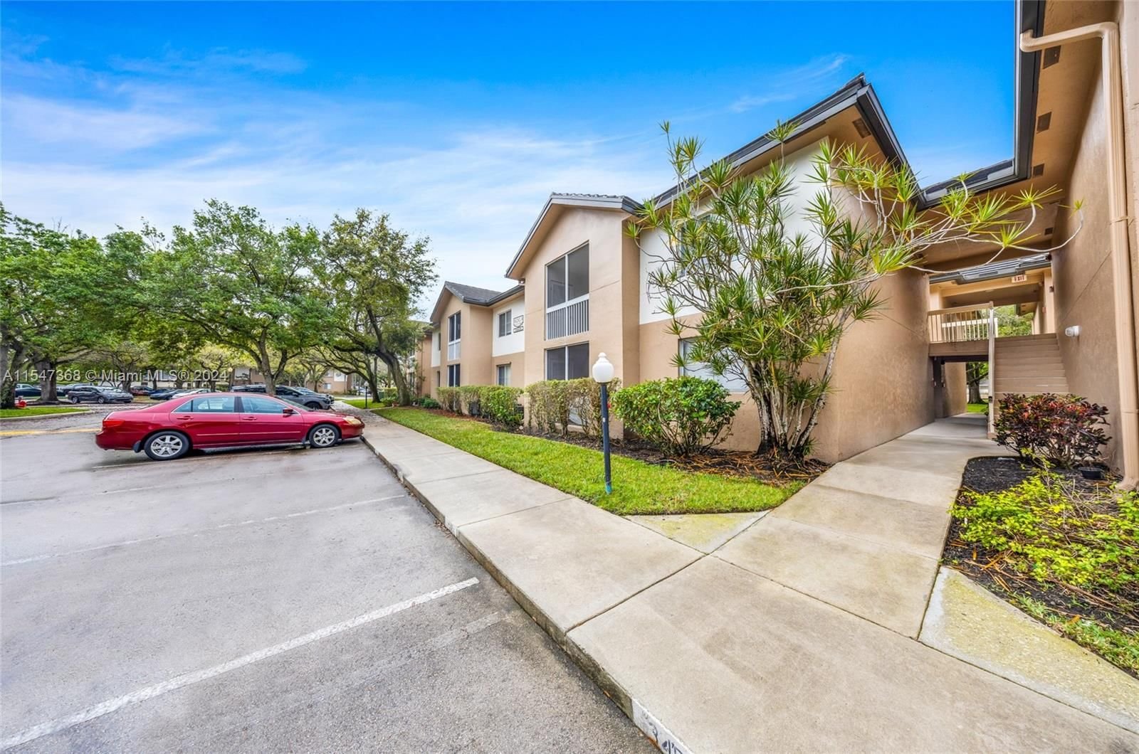 Real estate property located at 9811 Westview Dr #923, Broward County, CITATION WAY CONDO, Coral Springs, FL
