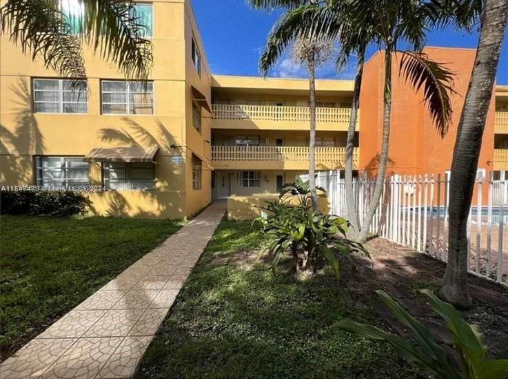 Real estate property located at 1851 168th St B3, Miami-Dade County, THE PALMS 51 CONDO, North Miami Beach, FL