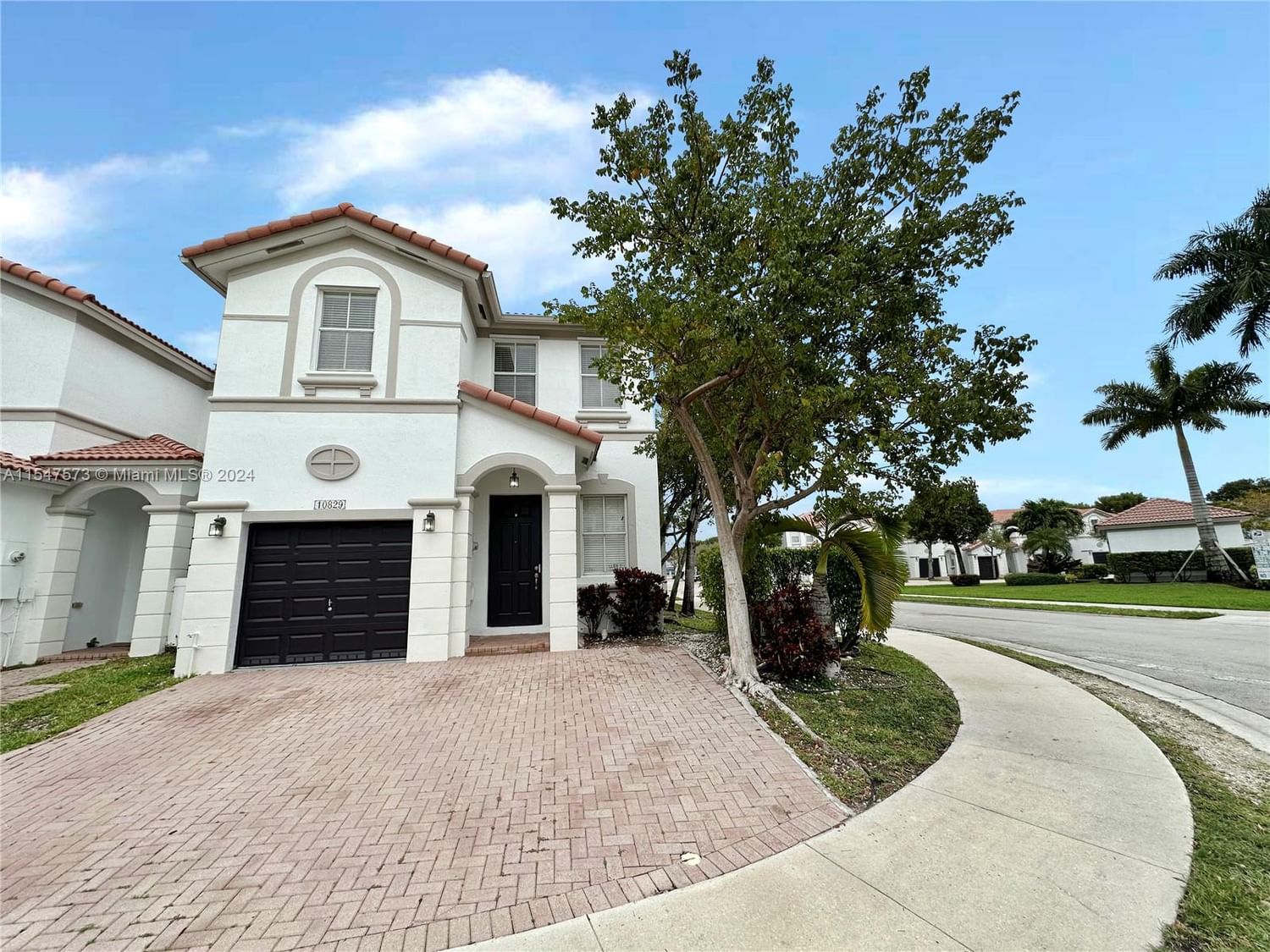 Real estate property located at 10829 79th St #10829, Miami-Dade County, ISLANDS AT DORAL 1ST ADDN, Doral, FL